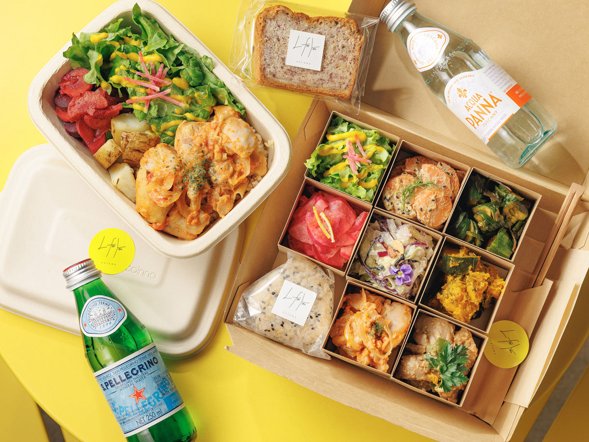 Vue aérienne des boîtes bento traiteur de L for You